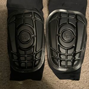 GForm compact shin guard youth L/XL.